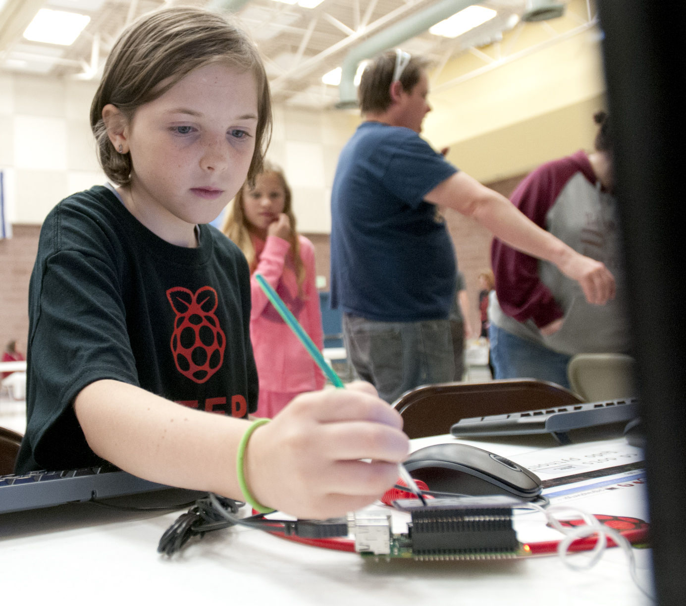 Local enthusiasts help students program computers